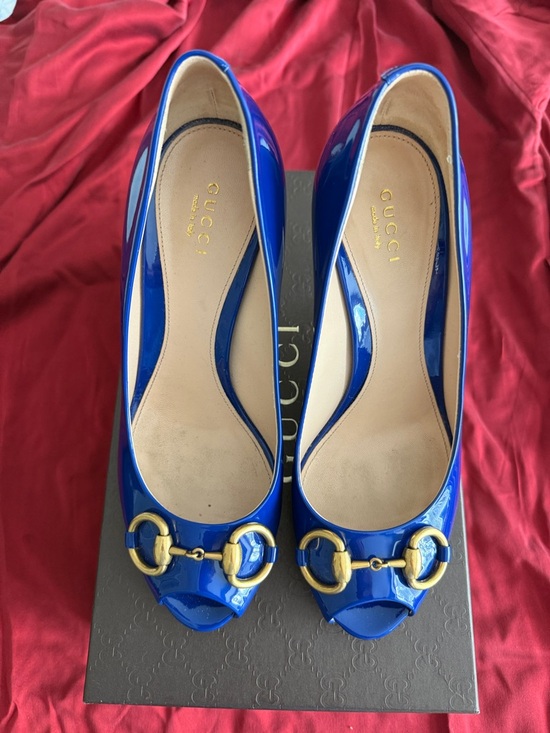 Gucci Blue Patent Leather Horsebit Peep-Toe Pumps